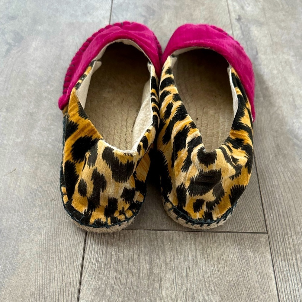 Gorgeous Dritz Slip On Animal Print Espadrilles Women’s size 10 Euc
